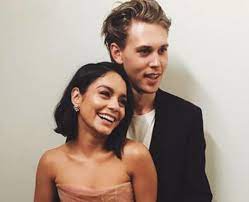 Das ehepaar ist seit 2011 zusammen und könnte wahrscheinlich eines tages den bund fürs leben schließen. Austin Butler Has Been In A Relationship With Vanessa Hudgens For A Number Of Years Popbuzz