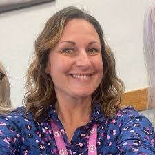 Amanda Boswell's Instagram, Twitter & Facebook