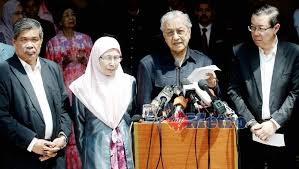 Senarai majlis penasihat/council of elders. Tun M Umum 10 Kementerian Utama