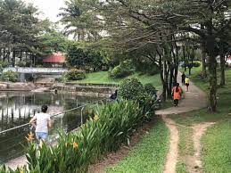 Petaling jaya şehir merkezi 6 km, malezya ulusal bilim merkezi ise 9 km uzaklıktadır. Top 7 Best Places For Cycling Around The Klang Valley