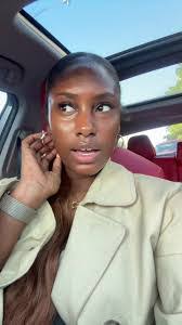 Monique Shea's Instagram, Twitter & Facebook