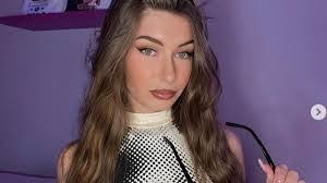 Elisa Esposito's Instagram, Twitter & Facebook