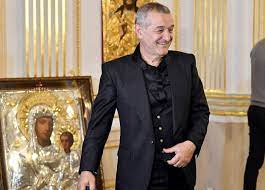 Eu dacă eram, o luam de păr o tăvăleam și o și tundeam Gigi Becali Costume