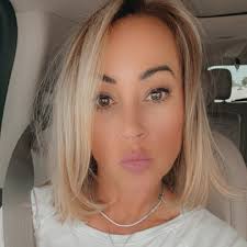 Easy Egg Roll In A Bowl. Ingredients 1 pound ground sausage, chicken, or  turkey. 7 cups Coleslaw mix. 2 tbsp low sodium soy sauce or coconut aminos.  1 tbsp ginger. 1 tsp