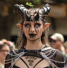 What is the average cost of renaissance festival costumes?