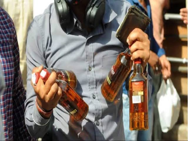Alcohol অবিশ্বাস্য! পুজোয় সবচেয়ে বেশি বিক্রি হল কোন মদ? কোন জেলা সবচেয়ে  এগিয়ে? শুনলে আঁতকে উঠবেন selling in west bengal during durga kali puja  2024 | লেটেস্ট দক্ষিণবঙ্গের খবর - News18 Bengali