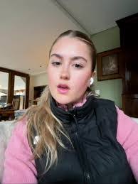 Bella Winter's Instagram, Twitter & Facebook