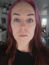 Sometimes....less is more. I'm talking makeup here. No cat's eye look, no  pitch fork long eyelashes or heavy eyeliner, no plumped up, super glossy  lips. Just natural. And, well, sometimes less is