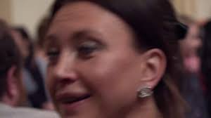 Elle est concierge et lui chef de chantier. La Cage Doree Actes Sud