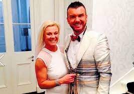 Stephen hendry is on facebook. Mandy Hendry Stephen Hendry S Dumped Wife Soothes Away Heartbreak In Hot Tub With Glass Of Wine And Gay Best Pal Mirror Online