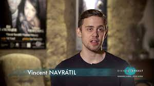 Vincent navrátil s přítelkyní anetou si užíval na dovolené. Divadlo Ungelt Vincent Navratil O Sve Postave Ve Sklenenem Stropu Facebook