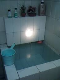 Hanya dengan 100k/kamar, kita berempat sudah bisa tidur nyaman di kasur. Desain Kamar Mandi Sederhana Di Desa Cek Bahan Bangunan