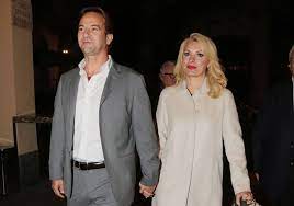 Η ελένη, με την αυθεντικότητα και τον αυθορμητισμό της έγινε όλα αυτά τα χρόνια η καλύτερη παρέα για εκατομμύρια τηλεθεατές. H Elenh Menegakh Kai O Makhs Pantzopoylos Ths Apolambanoyn Ton Erwta Toys Stoys Dromoys Toy Xalandrioy Newsbreak