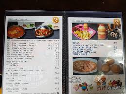They're another restaurant that does not serve dry char kuey teow, as theirs come with a pool of broth. Best Halal Special Char Koay Teow In Penang Crisp Of Life