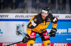 Die usa werden immer aktiver, der mannheimer brückmann kann zum ersten mal parieren. Transfer Offiziell Nationalverteidiger Korbinian Holzer Unterschreibt Fur Zwei Jahre Bei Den Adlern Aus Mannheim Eishockey News