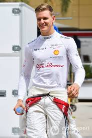 Doch durch die plötzlichen vertragsverlängerungen mit den beiden. Schumacher Wants To Reach F1 As A Complete Driver