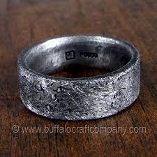 Men S Rings Wedding Bands Joyas Piratas Herramientas De Joyeria Joyas Rustico