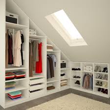 Utilisez des accessoires hjälpa pour organiser l'intérieur de votre. Idee Amenager Un Dressing Dans Les Combles Pour Ne Pas Perdr Begehbarer Kleiderschrank Unter Schrage Kleiderschrank Fur Dachschrage Dachgeschoss Schlafzimmer