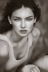 Loraine Levin's Instagram, Twitter & Facebook