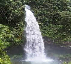 Curug cipendok berada di kawasan wana wisata objek wisata curug cipendok yang mana objek wisata di sana tidak hanya curug cipendok diceritakan bahwa asal muasal nama curug cipendok berasal dari sebuah peristiwa yang dialami oleh raden ranusentika yakni pemimpin wilayah. Pesona Keindahan Wisata Curug Cipendok Di Banyumas Jateng Ihategreenjello