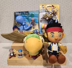 Disney Jake & The Never Land Pirates Toy Lot Cubby Izzy Skully Sword Bubbles