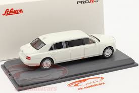The armoured limousine is powered by a 4.4 litre v8 engine developed by nami, with a 6.6 litre v12. Schuco 1 43 Aurus Senat Staatslimousine Rusland Vladimir Putin 2018 Wit 450910100 Model Auto 450910100 4007864040773