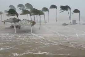 Ouragan, c'est aussi la première web radio de la rdc. Du Paradis A L Enfer La Plage De Seven Mile Beach Saccagee Par L Ouragan Grace