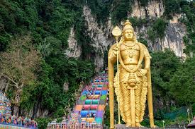 Batu caves are located in the northern suburbs of kuala lumpur, 13kms from the centre of the city. Kuala Lumpur Sehenswurdigkeiten á… Die Top 8 Urlaubsguru