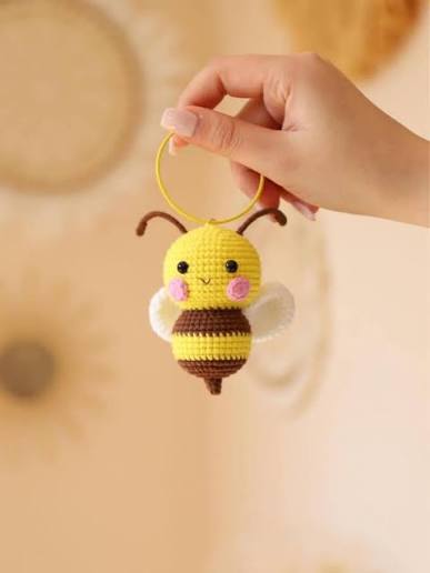 moc-khoa-len-hinh-con-ong-vang-de-thuong-cute-co-y-nghia