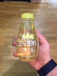 Evian Citron Et Fleurs De Sureau Si Vous Aimez Deja L Eau Citronnee Alors La Avec Du Sureau C Est Beacoup Mieux Boissons Japonaises Boisson Sureau
