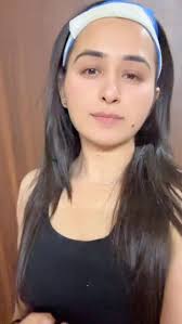 Get the perfect Cat Eye nails without stepping out! ✨💅🏼 Let the  mesmerizing magnetic effect shine right at your doorstep. 📍 Home Service  Available 📩 DM to book your appointment #CatEyeNails #NailArtAtHome  #PamperAtHome