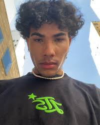 Desfile Atemporize Equipe: @atemporize Produção de moda: @v.enna,  @malureisxz, @ana_ka88 e @kyolovrr Fotografia e edição: @jeavelino.foto  @muriloalbertofotografia Modelos: @thejonaz Beleza:  @makeup.by_luanacristine @isa.ivanovhair Styling/edição ...