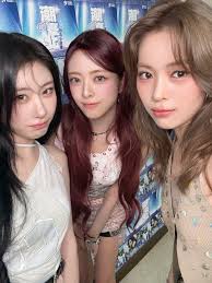 SWIPE 하기 싫은 토요일 저녁🥳 MIDZY 마음 속에 ITZY를 lock up🔒🤍 Happy Saturday night not  want to SWIPE🥳 In MIDZY's heart, you've locked me up🔒🤍 💟 M/V  http://youtu.be/MjCZfZfucEc 💟 Album http://orcd.co/crazyinlove #ITZY #