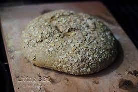 Pizza vom gasgrill original italienisch, pizzateig selber machen, grill, rezept, bbq. Weizenvollkornbrot Auf Dem Pizzastein Aus Dem Grill Livingbbq De