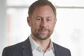 Tom Riddell's Instagram, Twitter & Facebook