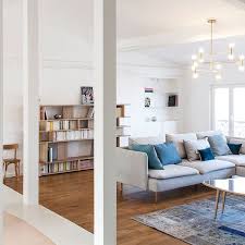 Idée déco salon moderne avec accents en métal. Decoration Salon Vive Le Blanc Cote Maison