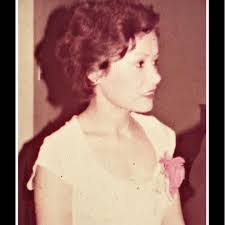 Mi maravillosa madre, me ha enseñado tanto… gracias mamá por haberme dado  el precioso regalo de la vida y enseñarme a cuidar a los que amo. 🌹 Feliz  día de la madre