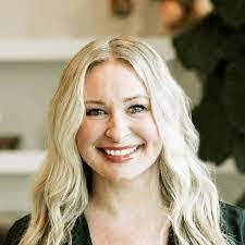 Amanda Nabb's Instagram, Twitter & Facebook