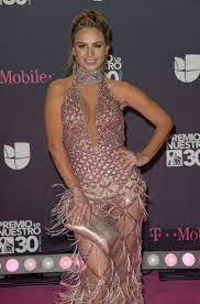 Ximena cordoba moviendo su culote leggings grecas. Ximena Cordoba Style Clothes Outfits And Fashion Celebmafia