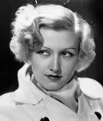 Evelyn Knapp's Instagram, Twitter & Facebook