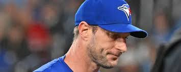 Ryan Arrowood's Instagram, Twitter & Facebook