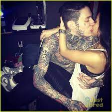 Brenda Song Kisses Trace Cyrus Lady In The Streets Freak In The Sheets Brenda Song Trace Cyrus Cute Celebrity Couples