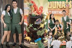 Dan agan tidak hanya dapat membuat undangan, agan juga dapat mengirim salam sebagai wallpaper. 11 Ide Ulang Tahun Anak Titi Kamal Bertema Jurrasic Park Yang Ceria