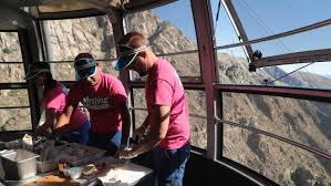 Both owned by safeway, all prices and products are the same. Ralphs Vons Pavilions Albertsons California Workers Ok Possible Strike