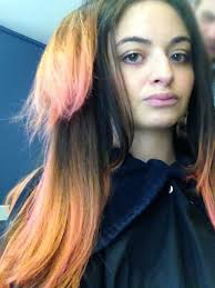 Elle ne tend ni vers le jaune, ni vers le platine. Comment Le Tie And Dye Abime Vos Cheveux Les Alternatives Naturelles Cheveux Tie And Dye Tie
