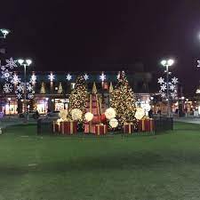 Shops at don mills holiday tree lighting! Photos At Cf Shops At Don Mills Shopping Mall In Sunnybrook York Mills