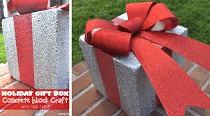 Unique outdoor christmas decorations lighted presents. 15 Of The Most Unusual Outdoor Christmas Decorations 2020