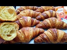 Croissant كرواسون الكرواسون كرواصة مغربية سهلة بدون زبدة التوريق وبدون محسن بتي بان Youtube Food Desserts Biscuits