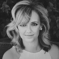 Kelly Engle's Instagram, Twitter & Facebook