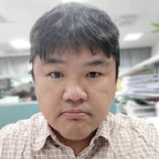 顏色對了就甚麼都對阿~~ 畢竟環團是黨隨組織咩~~ 背後不知道是藍白紅哪一個